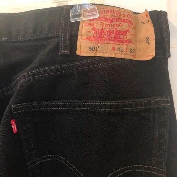 Levi's Men's 501 Black Denim Jeans Button Fly 42 x 32 - Picture 8 of 11